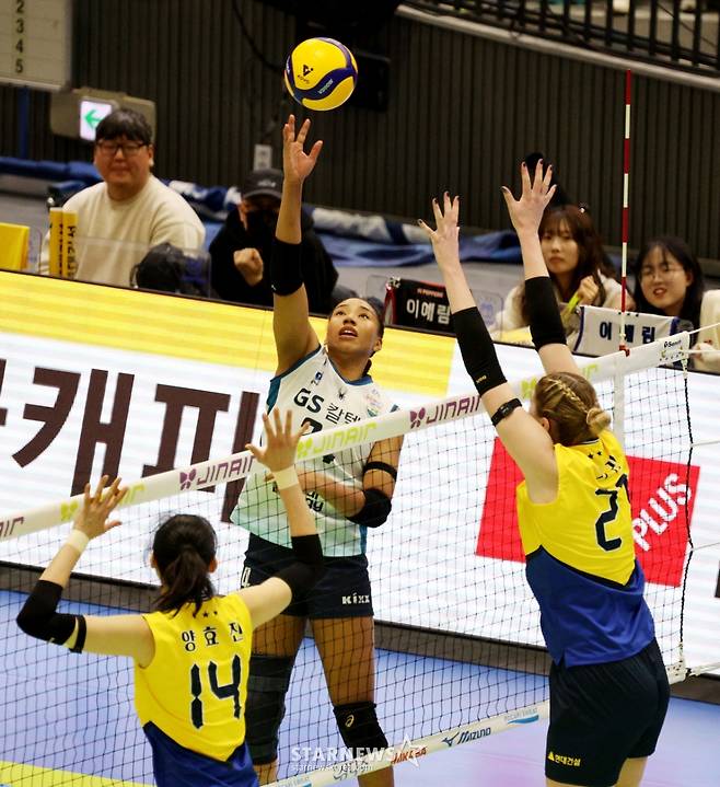 [한번에쓱]'9연승 도전한 현대건설 잡고' 세상을 다가진듯 신난 GS선수들