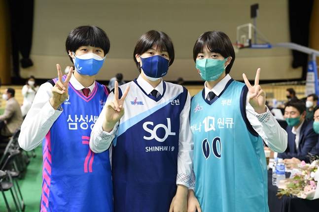 2021년 드래프트 당시의 이해란과 변소정, 박소희(왼쪽부터). /사진=WKBL 제공