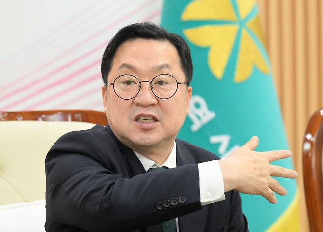 중도일보와 신년인터뷰를 하고 있는 이장우 대전시장. 사진은 이성희 기자