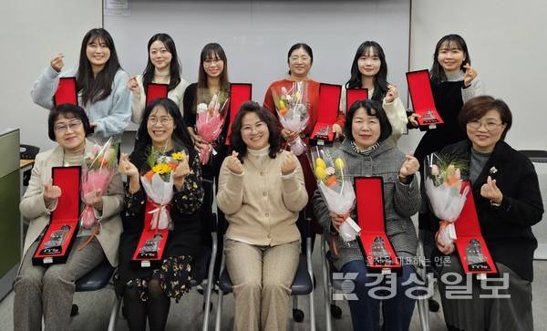 울산 남구 야음장생포동 해피투게더타운에 위치한 울산남구가족센터(센터장 이용희)는 31일 센터에서 '2025년 건강가정·다문화가족 지원 유공자 표창식'을 진행했다.