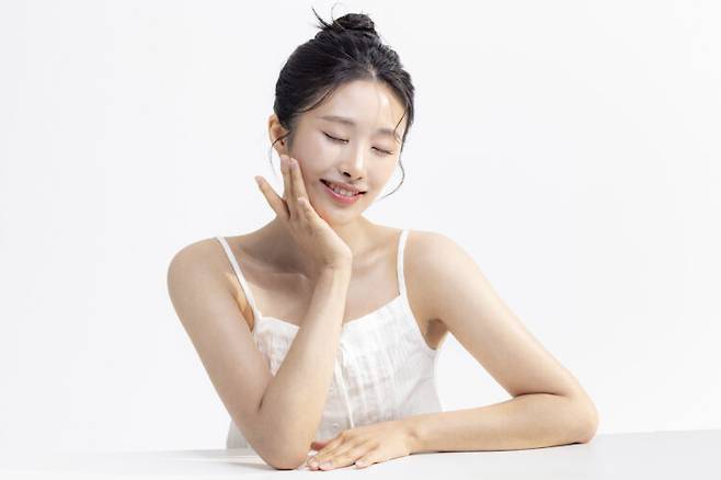 아침 세안은 밤사이 분비된 피지와 땀, 노폐물을 최소한으로 정리하는 단계다. 사진=클립아트코리아