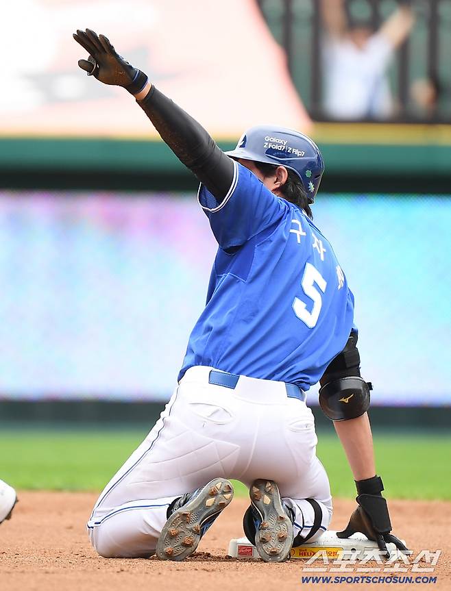 11일 인천 SSG랜더스필드에서 열린 삼성과 SSG의 준PO 2차전. 4회초 1사 1루 구자욱이 2루타를 친 후 기뻐하고 있다. 인천=정재근 기자 cjg@sportschosun.com/2025.10.11/