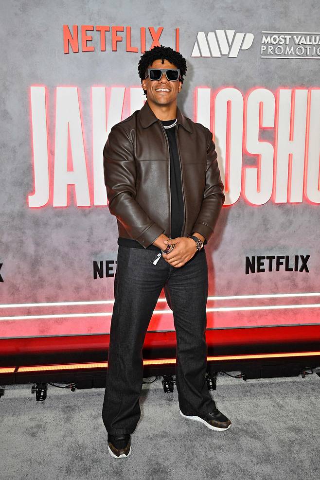 뉴욕 메츠 후안 소토가 지난달 20일(한국시각) 플로리다주 마이애미에서 열린 '제이크 폴 vs 앤서니 조슈아 넷플릭스 라이브 이벤트'에 참석해 카메라 앞에서 포즈를 취하고 있다. AFP연합뉴스