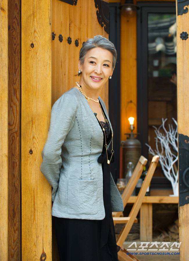 윤석화