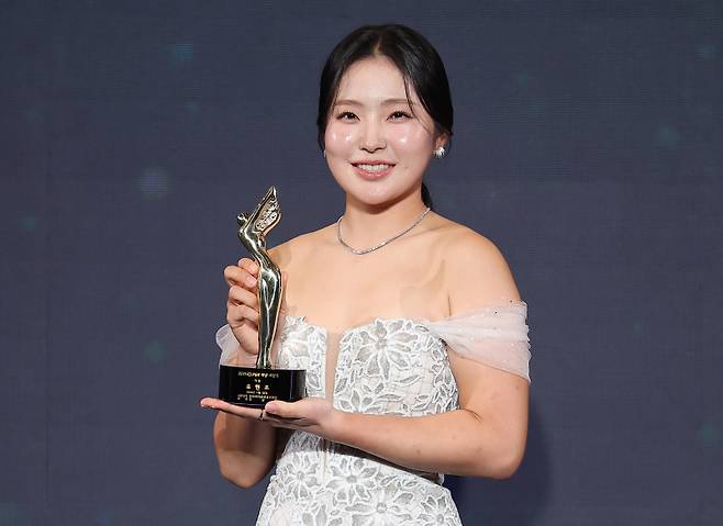 <yonhap photo-3885="">2025년 KLPGA 대상을 받은 유현조. 연합뉴스</yonhap>