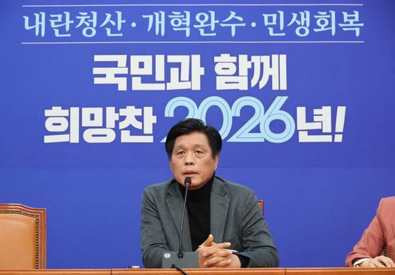 조승래 더불어민주당 사무총장이 4일 국회에서 열린 기자간담회에서 현안 관련 발언을 하고 있다. 연합뉴스