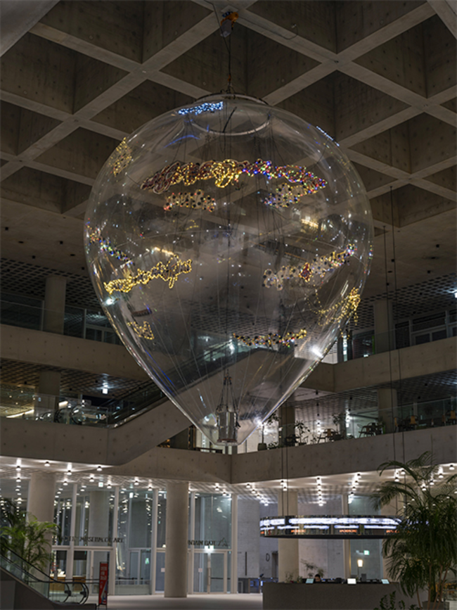 ▲ 이불, <Willing To Be Vulnerable—Transparent Balloon>, 2025, TPU, LED lighting, electrical wiring, air blower, aluminum, stainless steel, polypropylene rope, acrylic paint, crystals, and fabric, Approx. 850 x 700 x 700 cm© Lee Bul. Photo: 전병철. Courtesy of the artist