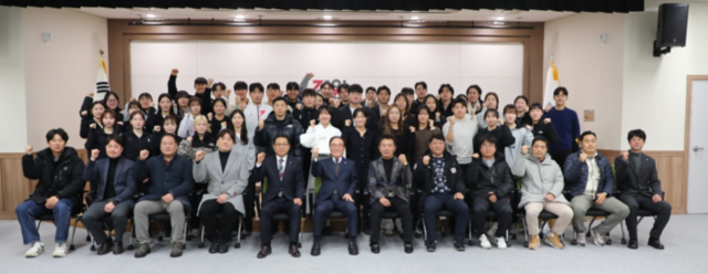 ▲ 2026년 강원도체육회 시무식이 5일 강원체육회관 대회의실에서 양희구 회장을 비롯한 임직원과 직장운동경기부 선수단이 참석한 가운데 열렸다.