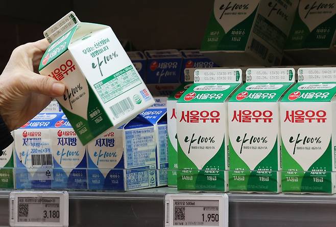 Milk products are on display at a retail store in Seoul on Feb. 28, 2025. [YONHAP]