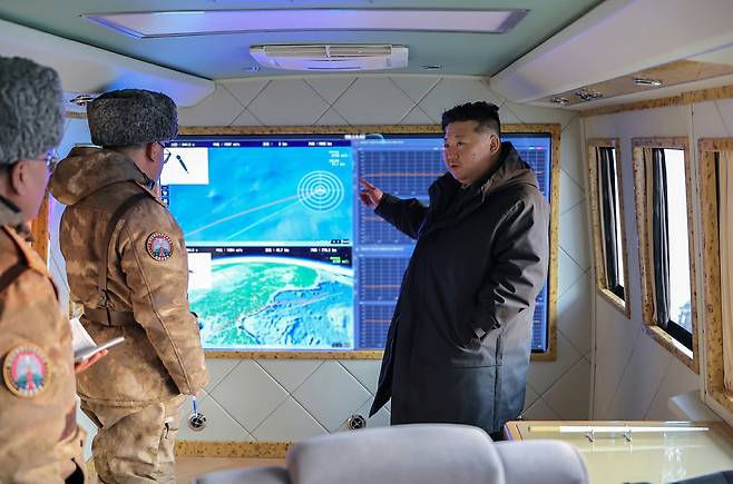 North Korea reported on Jan. 5 that it conducted a hypersonic missile launch drill on Jan. 4, supervised on North Korean leader Kim Jong-un. [NEWS1]