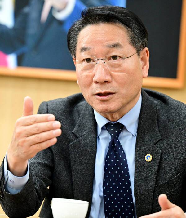 유정복 인천시장이 2026년 시정 방향 등을 설명하고 있다. 인천시 제공