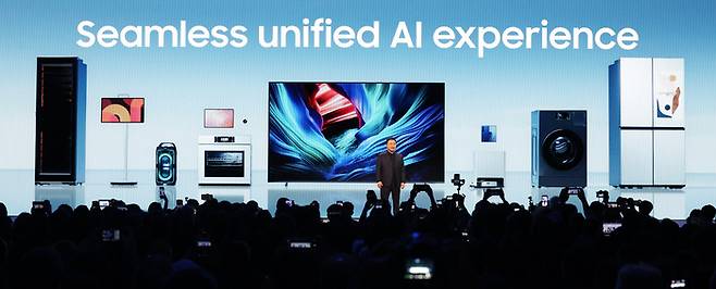 노태문 삼성전자 대표이사 사장이 4일(현지시간) 미국 라스베이거스 윈 호텔에서 열린 CES 2026 ‘더 퍼스트룩’ 프레스 컨퍼런스에서 연설을 하고 있다.  2026.1.5 [뉴스1]