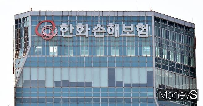 한화손해보험이 주력 상품인 '한화 시그니처 여성 건강보험 4.0 무배당' 보장을 확대했다. 사진은 서울 여의도 한화손보. /사진=임한별 기자