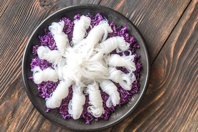 곤약면은 칼로리가 거의 없어 체중감량에 효과적이다. 클립아트코리아