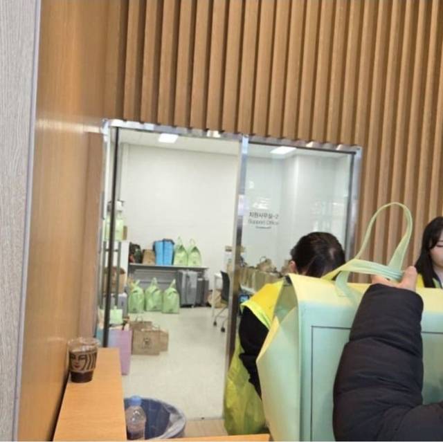 임영웅 대전 콘서트장에 마련된 ‘빵 보관 부스’. X(구 트위터) 갈무리