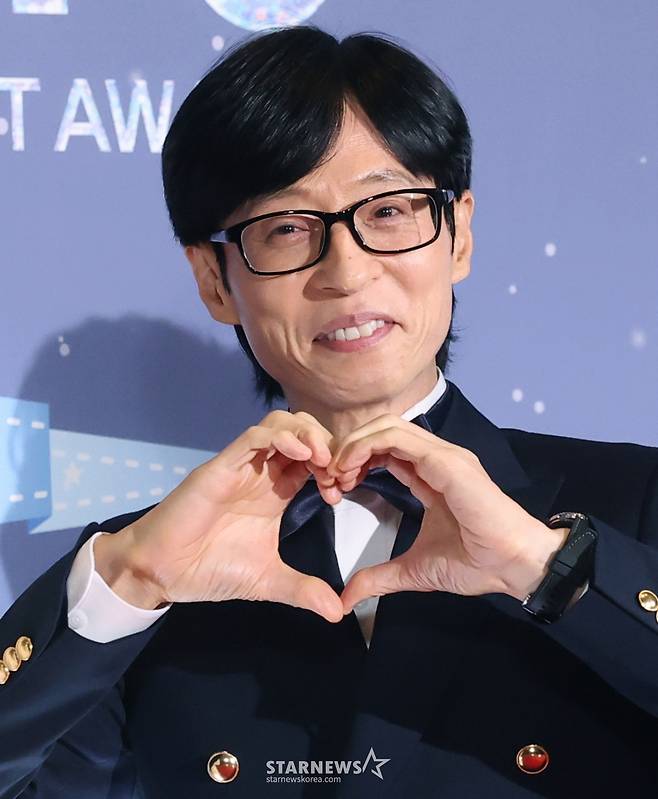 (서울=뉴스1) 권현진 기자 = '놀면 뭐하니'팀의 유재석이 29일 오후 서울 마포구 MBC 미디어센터 공개홀에서 열린 '2025 MBC 방송연예대상' 레드카펫 행사에 참석해 포즈를 취하고 있다. 2025.12.29/뉴스1  Copyright (C) 뉴스1. All rights reserved. 무단 전재 및 재배포,  AI학습 이용 금지. /사진=(서울=뉴스1) 권현진 기자