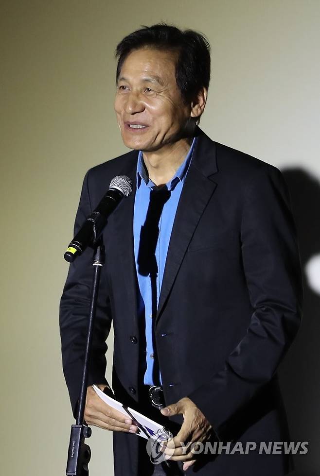 2017년 제15회 아시아나국제단편영화제 개막식에서 인사말 하는 안성기 집행위원장 [연합뉴스 자료사진]