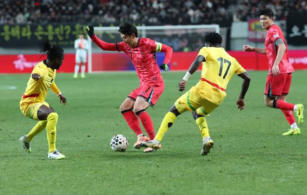 11월 18일 서울 마포구 서울월드컵경기장에서 열린 남자축구 국가대표 A매치 평가전 대한민국과 가나의 경기. 한국 손흥민이 경기를 펼치고 있다. 2025.11.18 /연합뉴스