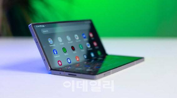 삼성 와이드 폴드 예상(사진=폰아레나)