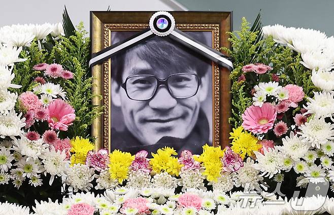 5일 서울 중구 서울영화센터에 고 안성기의 추모 공간이 마련돼 있다. 안성기는 이날 오전 9시 서울 용산구 순천향대병원 중환자실에서 가족들이 지켜보는 가운데 눈을 감았다. 향년 74세. 2026.1.5/뉴스1 ⓒ News1 박지혜 기자