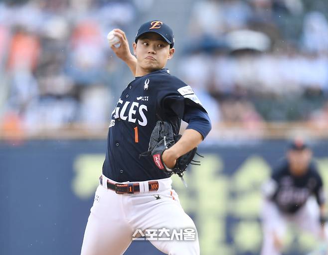 한화 선발투수 문동주가 22일 서울 잠실구장에서 열린 2025 KBO리그 두산과 경기에서 역투하고 있다. 잠실 | 최승섭기자 thunder@sportsseoul.com