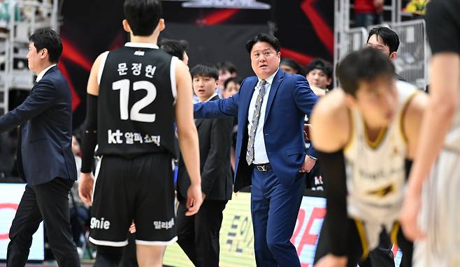 KT 문경은 감독. 사진제공=KBL