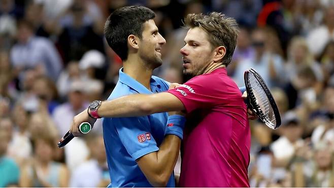 전성기 때의 스탄 바브링카(오른쪽)와 노박 조코비치. 2015년 롤랑가로스와 2016년 US오픈 결승 때 만났고, 바브링카가 두번 다 이겼다. 사진/ATP 투어