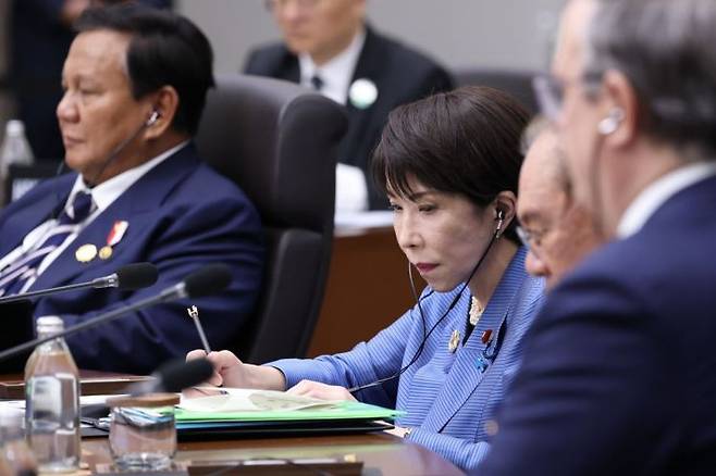 다카이치 사나에 일본 총리가 1일 경주화백컨벤션센터(HICO)에서 열린 2025 아시아태평양경제협력체(APEC) 정상회의 제2세션에 참석해 있다. 연합뉴스