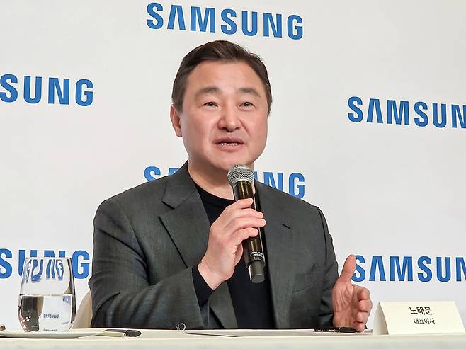 삼성전자 노태문 대표이사 사장(DX부문장)이 5일(현지시간) 미국 라스베이거스 CES 2026 현장에서 열린 국내 기자간담회에서 발언을 하고 있다.