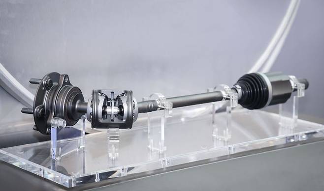 현대위아가 6일부터 9일까지(현지시각) 미국 라스베이거스에서 열리는 2026 국제전자제품박람회(CES 2026)에 전시한 ‘듀얼 등속조인트’의 모습. 현대위아 제공.