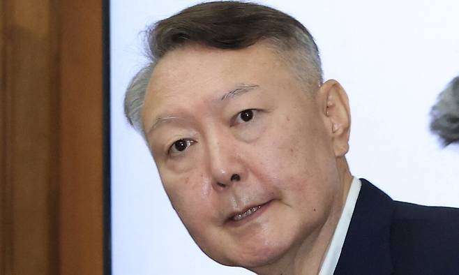 윤석열 전 대통령이 지난해 9월26일 서울 서초동 서울중앙지법에서 열린 특수공무집행방해 등 혐의 재판에 출석하고 있다. 사진공동취재단