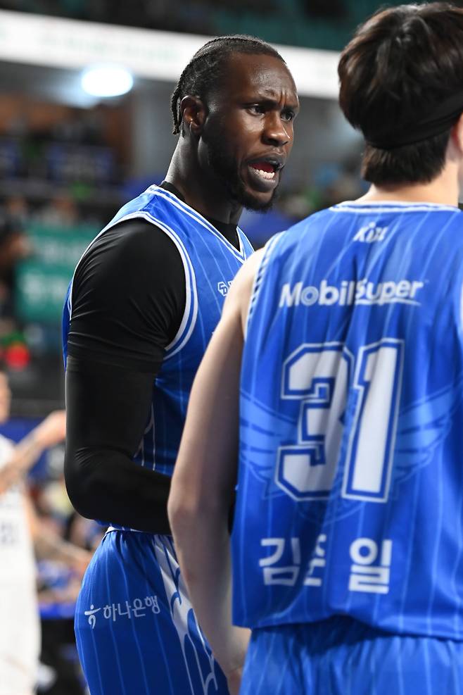1옵션 외국인 선수로 기대를 모았으니 시즌 초반 교체된 망콕 마티앙. KBL 제공