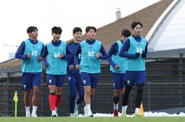 한국 23세 이하(U-23) 축구대표팀이 지난달 15일 천안 대한민국축구종합센터에서 훈련을 하고 있다.  대한축구협회 제공