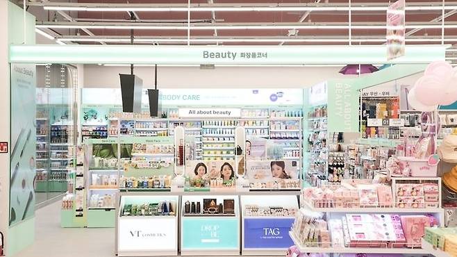 A dedicated beauty section at the Daiso store in Starfield Suwon (Asung Daiso)