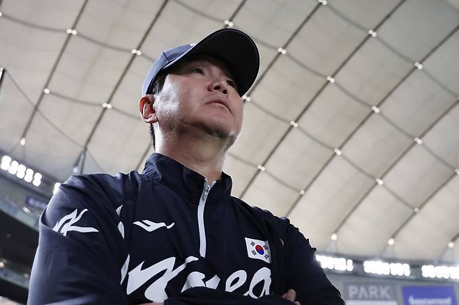 Korean national baseball team manger Ryu Ji-hyun is seen during a training session at Tokyo Dome in Tokyo on Nov. 14, 2025. [NEWS1]