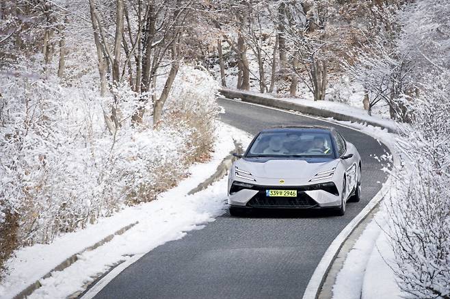 전기 GT 세단 '에메야'. 로터스