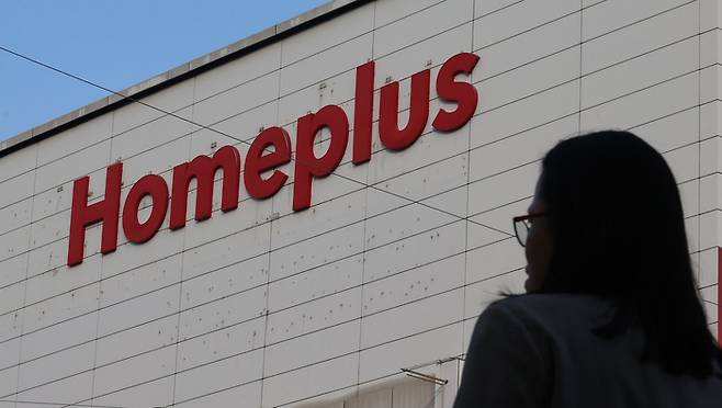 홈플러스는 기업회생을 위해 내년까지 5개 점포와 익스프레스 사업부를 매각하고 구조조정을 병행해 2028년 흑자 전환을 목표로 하는 회생계획안을 추진 중이다. [이승환기자]