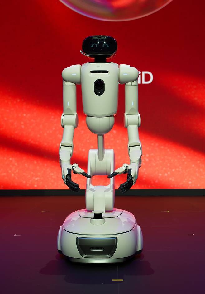 LG전자의 홈로봇 'LG 클로이드' /사진=김남이 기자