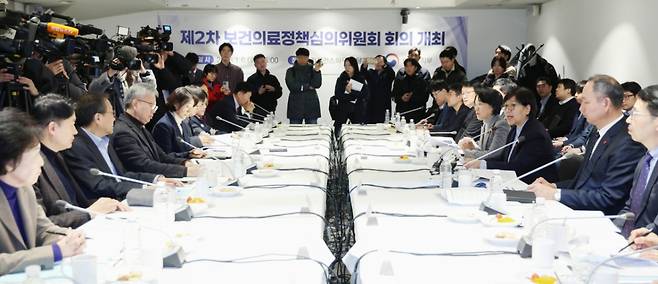 [서울=뉴시스] 김진아 기자 = 정은경 보건복지부 장관이 6일 서울 중구 컨퍼런스하우스 달개비에서 열린 제2차 보건의료정책심의위원회에서 발언하고 있다. 2025.01.06.