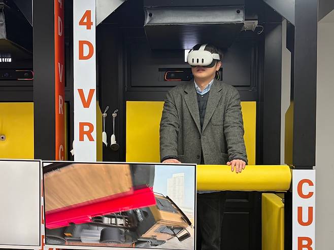 서울역북부역세권 개발현장 신규 근로자들은 VR기기를 통해  15가지 산업 재해 상황을 체험해 경각심을 높이고 대응 역량을 높일 수 있다. 윤성현 기자
