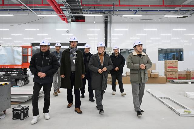 6일 김동근 의정부시장(오른쪽 세번째)이 시지메드텍 D동 건축 현장현장을 둘러보고 있다. 사진 제공=의정부시