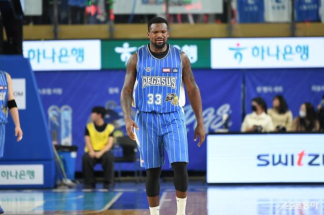가스공사의 닉 퍼킨스는 데뷔 초반 좋은 활약을 펼쳤지만 득점력 기복을 드러낸 끝에 퇴출됐다.  사진제공｜KBL