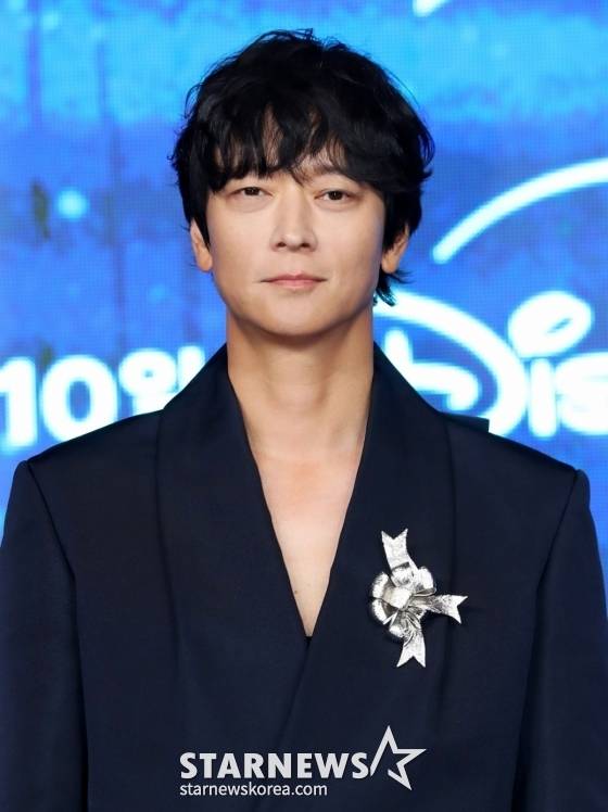 [서울=뉴시스] 김혜진 기자 = 배우 강동원이 2일 오전 서울 종로구 포시즌스 호텔에서 열린 디즈니 플러스 오리지널 시리즈 '북극성' 제작발표회에서 포즈를 취하고 있다. 2025.09.02. jini@newsis.com /사진=김혜진