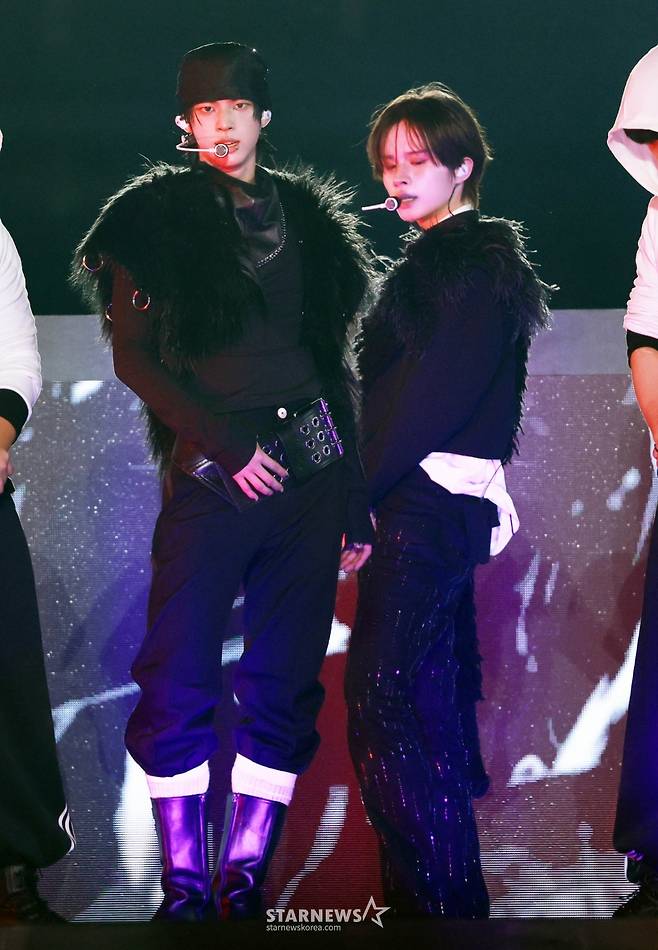 투어스 '멋진 블랙카리스마' [AAA2025 화보]