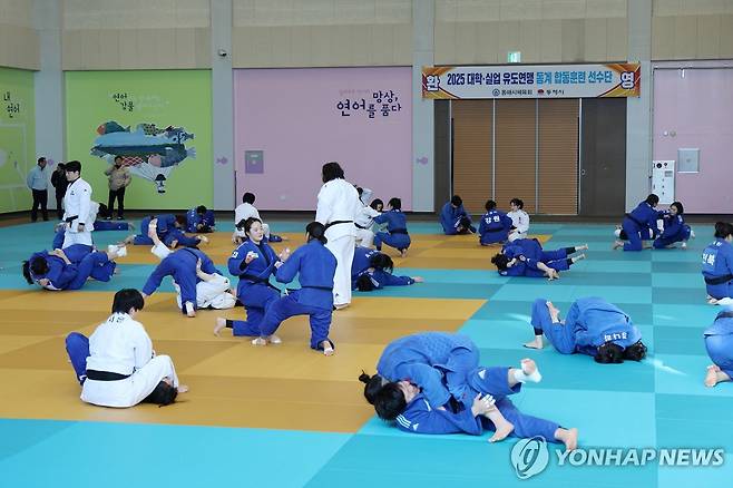 동해시 전지훈련 [연합뉴스 자료사진]