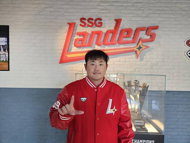 SSG와 2년 다년 계약을 맺은 이지영 [SSG 랜더스 제공. 재판매 및 DB 금지]