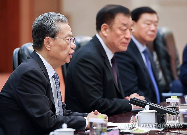 발언하는 자오러지 중국 전인대 상무위원장 (베이징=연합뉴스) 한상균 기자 = 자오러지 중국 전국인민대표대회 상무위원장이 6일 베이징 인민대회당에서 진행된 이재명 대통령과의 면담에서 발언하고 있다. 2026.1.6 xyz@yna.co.kr