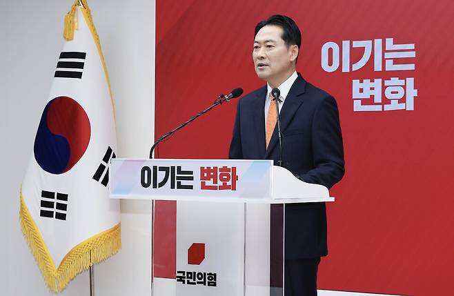 국민의힘 장동혁 대표가 7일 서울 여의도 중앙당사에서 당 쇄신안을 발표하며 계엄에 대해 사과입장을 밝혔다. / 연합뉴스