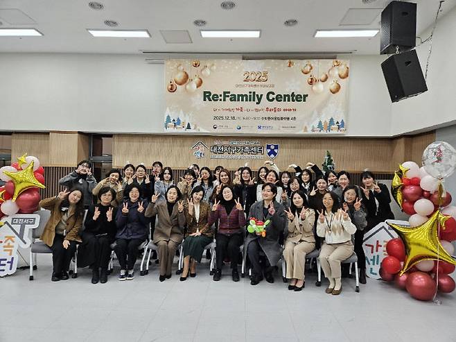 대전서구가족센터 구성원들이 새해를 맞아 모든 가족이 웃을 수 있도록 아낌없는 지원을 다짐했다.