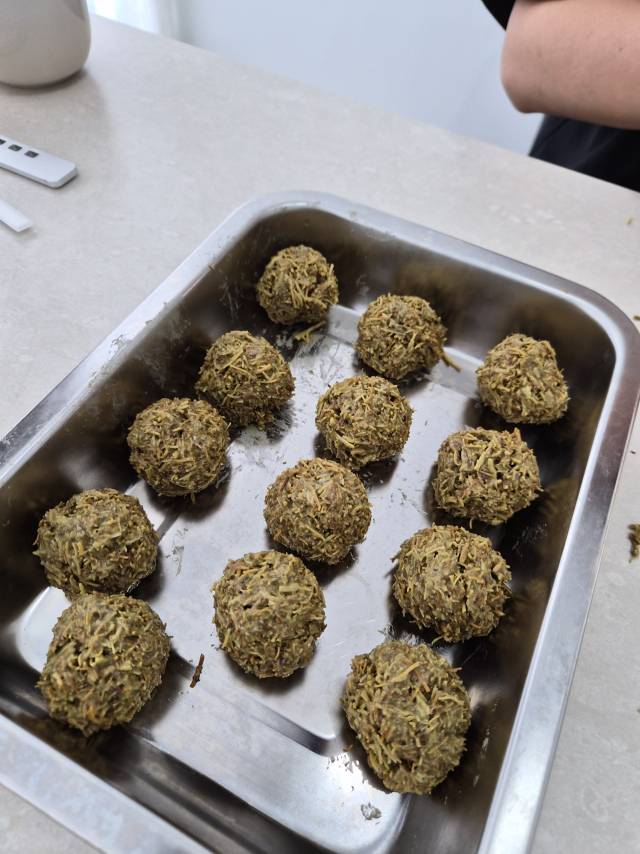 아부다비에 거주 중인 전모(34) 씨는 최근 두쫀쿠를 직접 만들어봤다. 그는 "현지에서도 교민들이 직접 레시피를 공수해 만들어 먹는 것이 유행하고 있다"고 말했다.